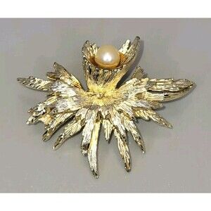 Vtg Gold Tone Leafy Orchid Flower Brooch Pin Faux Pearl Center Textured Classy